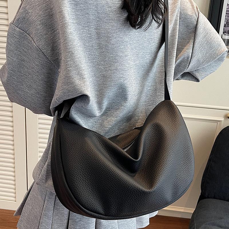This Year's Popular Niche Design Shoulder Bag Women's 2025 New Fashion High-end Texture Messenger Versatile Dumpling Bag