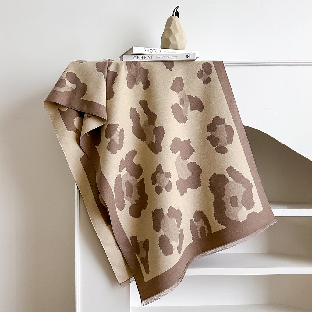Imitation Cashmere Retro British Tassel Leopard Print Shawl Versatile Thermal Scarf Autumn And Winter Thickened Thermal Scarf
