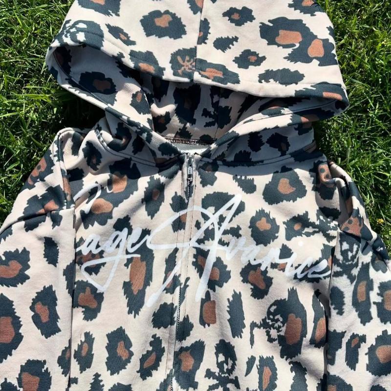 A trendy and cool street style personalized leopard print letter printed hoodie for men and women
