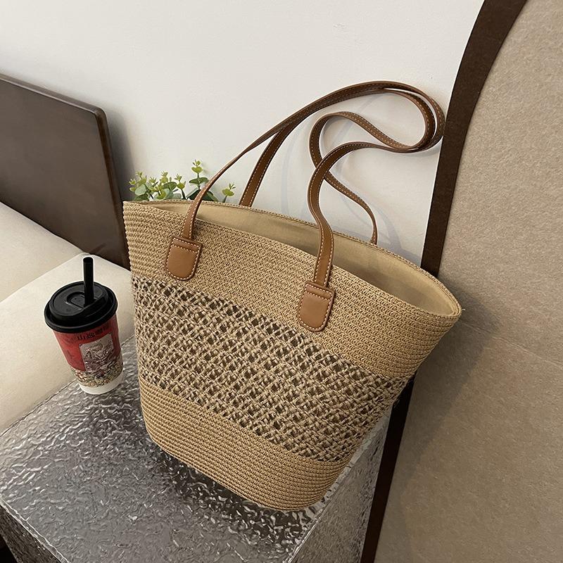 Large Capacity Woven Straw Bag Women's New Popular Tote Bag Seaside Vacation Beach Bag