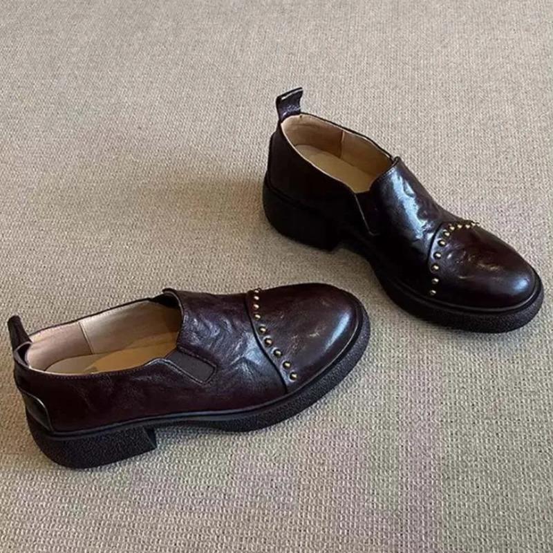 Fashion Leather Soft Women's Derby Shoes Pointed Black Flat Shoes British Casual Women's Sports Shoes Leather Slip Sleeve Rivet Nail