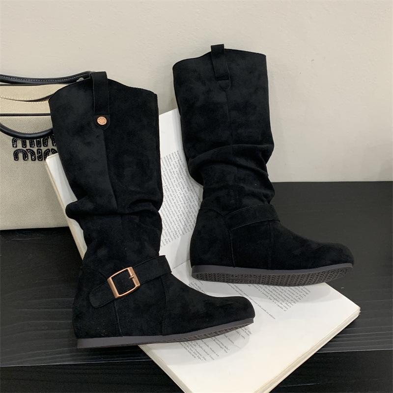 Herbst und Winter 2025 neue flache Innenstiefel Damen Herbst und Winter Retro Gürtelschnalle mattes Wildleder gestapelte hohe Stiefel
