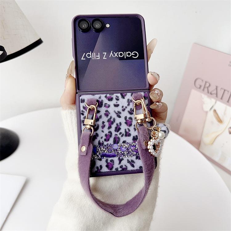 Applicable To Samsung ZFlip7 Folding Leopard Print Plush Mobile Phone Case Love Wrist Strap Lanyard Zflip6/5 Protective Case