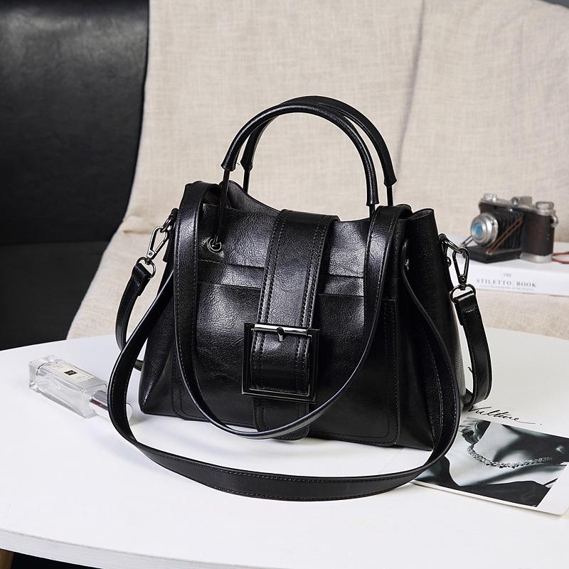 Fashion Large Capacity Women's Spring and Summer Easy To Match Vintage Oil Wax Leather Shoulder Bag Oblique Span Bag