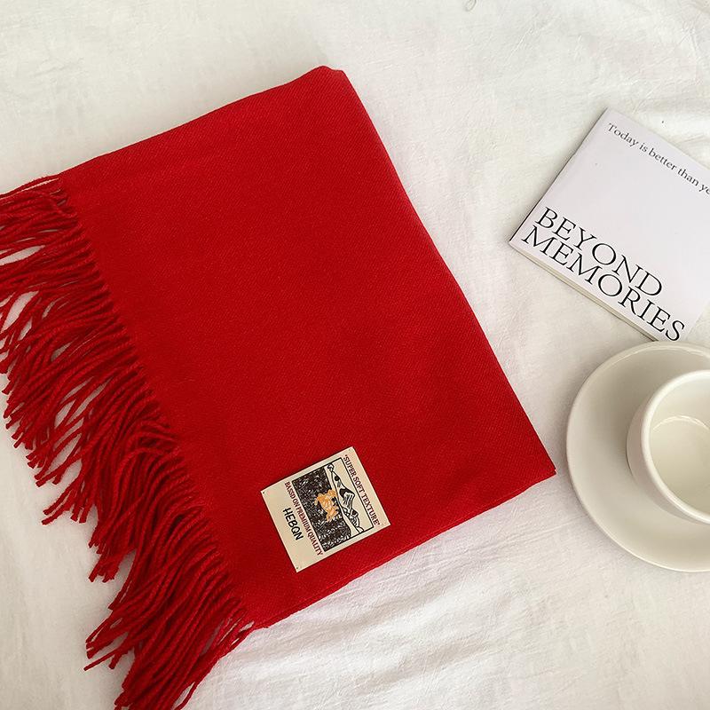 A Winter-specific, All-color, Multifunctional Scarf with A Soft Texture, Resembling The Feel of Cashmere, Providing Warmth and Protection.