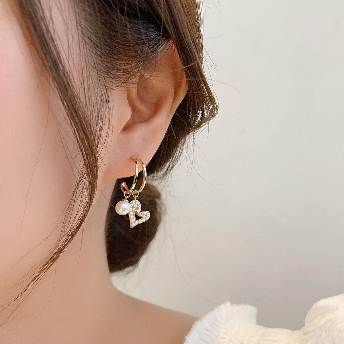 

Autumn 2022 Minimalist Rhinestone Pearl Heart Hoop Earrings