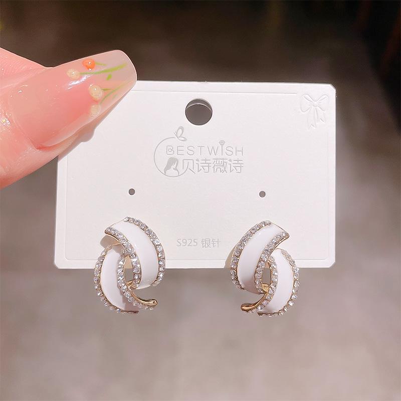 

Black White Enamel Arc Stud Earrings for Women Exquisite Crystal Side Cross Twist Unique Design Small Earrings Fashion Zircon