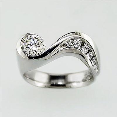 Nieuwe Vorm Vrouwen Vingerringen Coole Accessoires voor Feest Modieus Veelzijdig Vrouwelijke Sieraden Luxe Kristal CZ Ring