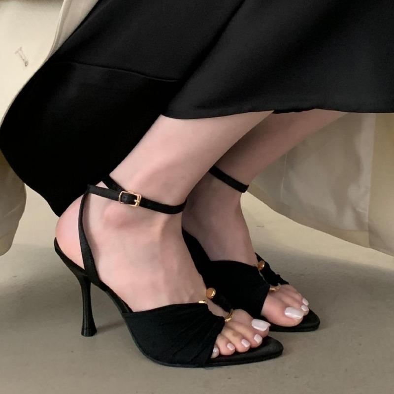 Modeontwerp Metalen Gesp Enkelband Sandalen Moderne Damesmode Zomer Hoge Hakken Sexy Puntige Neus Nachtclub Stripperschoenen Vrouwen