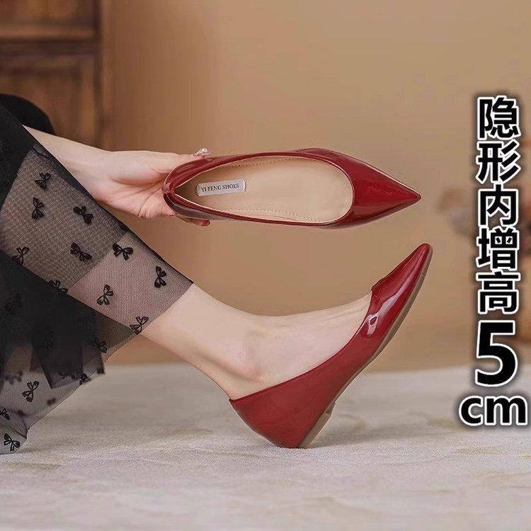 French sexy pointed head light mouth patent leather high heels middle heel one pedal 2025 new inner height increase ladyshoes single shoes women