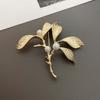 Women Brooch Flower Shape Rhinestone Retro Baroque Style Anti-slip Wear-resistant Suit Coat Collar Hat Scarf Decoration