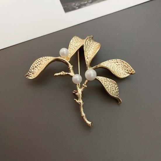 Women Brooch Flower Shape Rhinestone Retro Baroque Style Anti-slip Wear-resistant Suit Coat Collar Hat Scarf Decoration