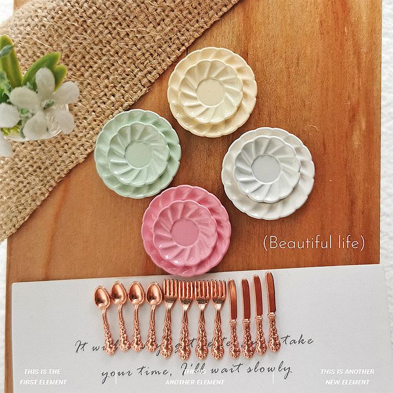 Miniature Dollhouse DIY Model Cake Set: Alloy Plate, Knife, Fork & Spoon Props