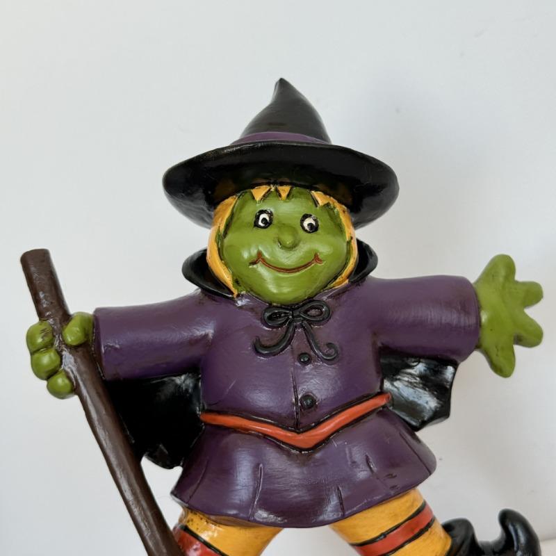 Halloween Witch Figurine Resin Witch Statue Halloween Themed Party Decoration Home Desktop Ornaments Creative Gothic Sculpture