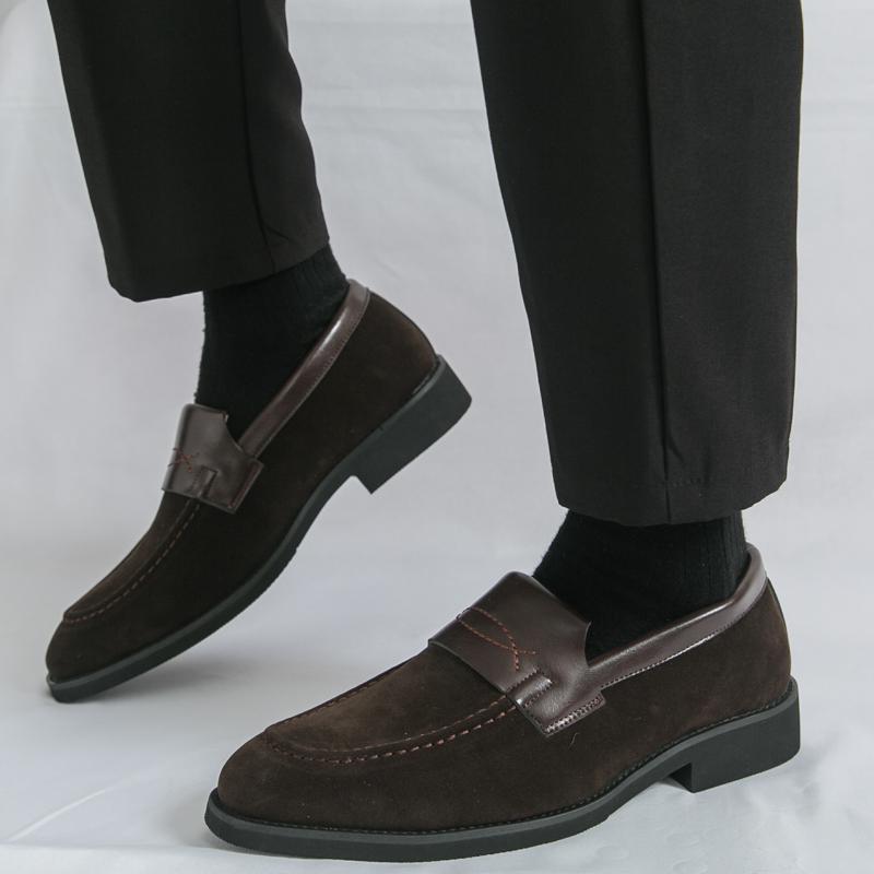 Modische Herrenschuhe aus Kuhveloursleder Bequeme und lässige Herren-Slipper aus Leder Markenschuhe für Business Elegant Low Top Slipper