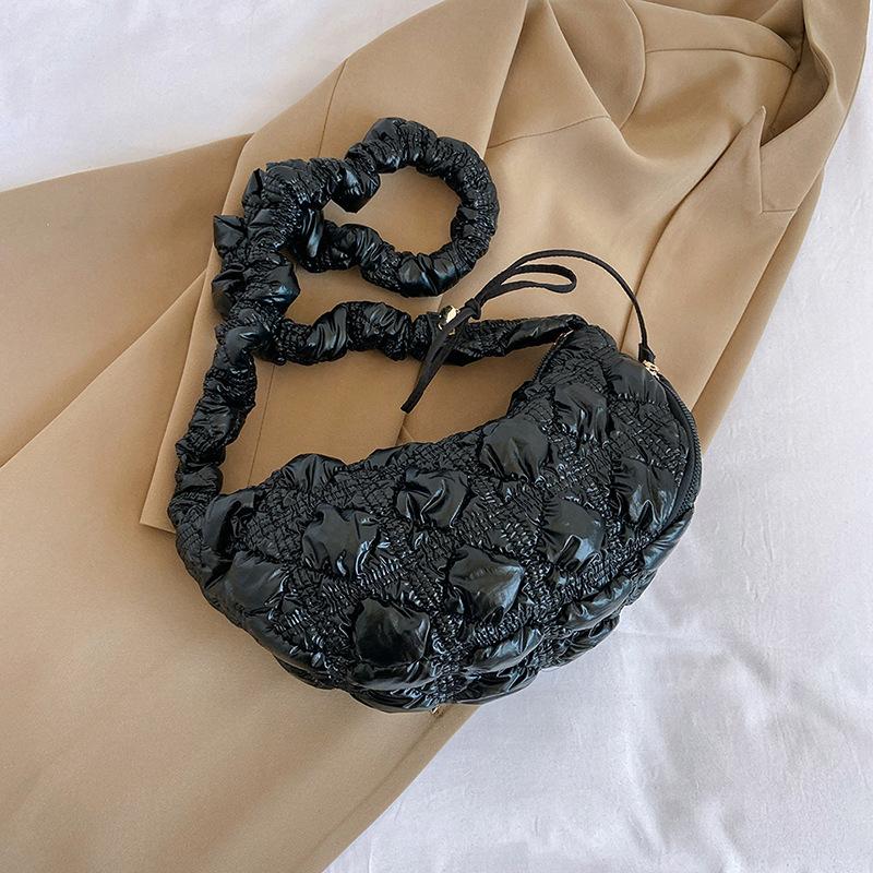 Large capacity bag women's 2025 new summer niche design shoulder messenger bag fashion casual underarm dumpling bag