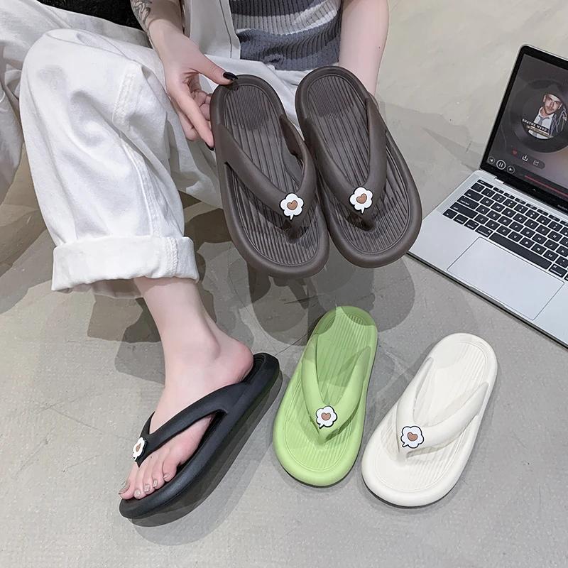 Fashion Women's Slippers 2025 Hot Selling Indoor Solid Color Clip Toe Slippers Outdoor Fashionable Casual Comfortable Women's Sandals