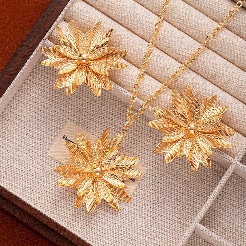 Wind Fashion Flower Earrings Necklace Set Women'S Light Luxury Personality Exaggerated Sun Flower Stud Earrings Collarbone Chain