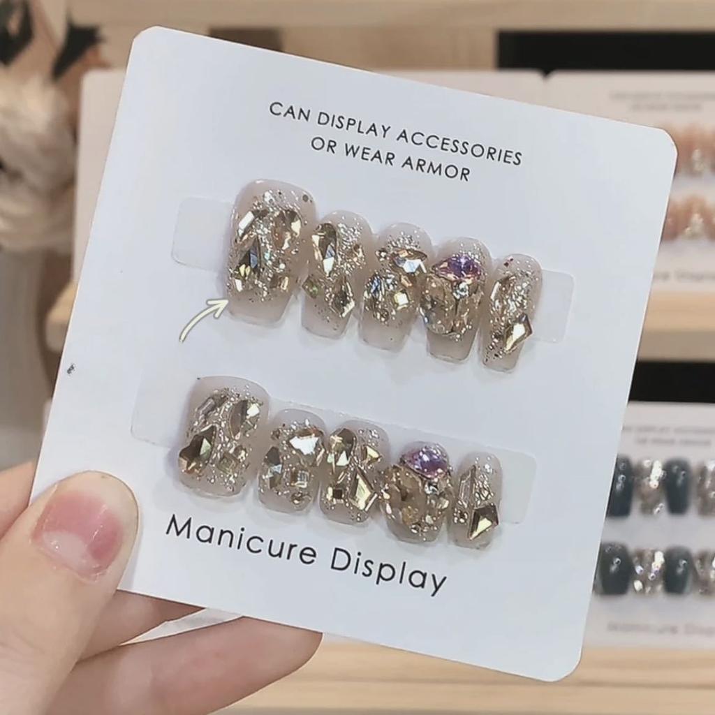 Pure Handmade Phototherapy Nail Art Pandora Wears Nail Finished Cat Eye Nail Art Patch Showing Whiteness