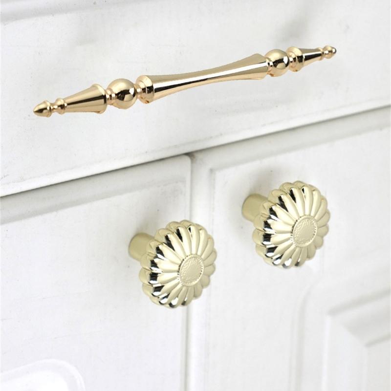 Skříňkové úchytky se zlatou povrchovou úpravou Ergonomický design Hardware odolný proti korozi Jednoduchá instalace Pro kuchyňské skříňky Komody
