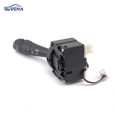 Der 255670610R ist ein Blinker-Schalter, der mit Renault-Automodellen kompatibel ist.