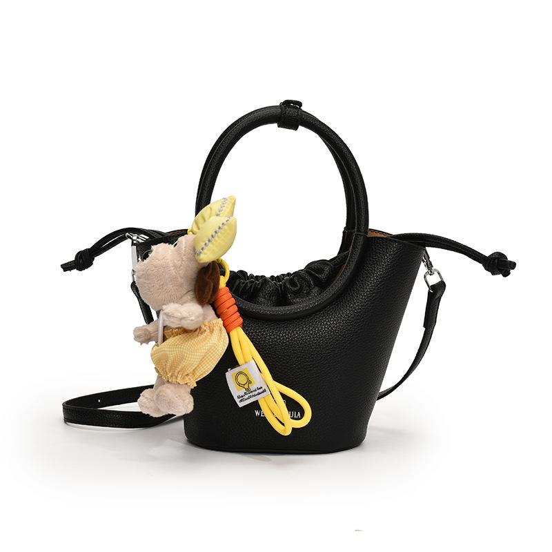 Spring and Summer Popular Korean Popular High-end Sense Portable Bucket Bag Temperament Casual Commuting Style Versatile Shoulder Messenger Bag