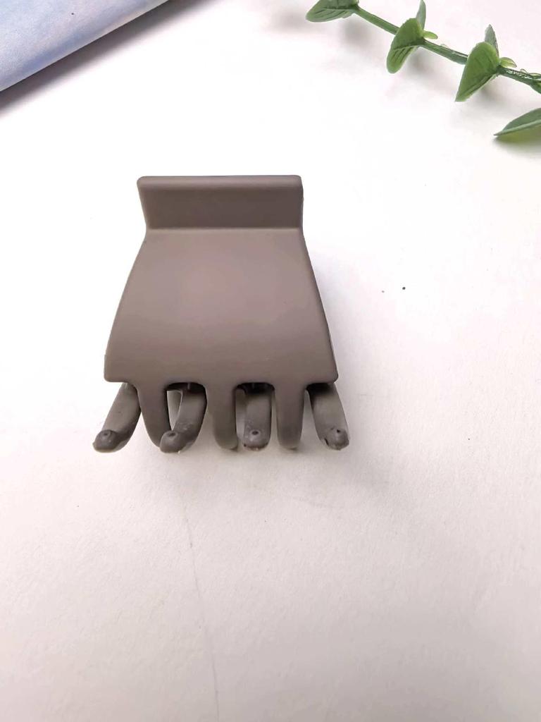 4cm Frosted Milk Coffee Hair Claw Clip for Women’s Updo – Small, Simple, Shark Design