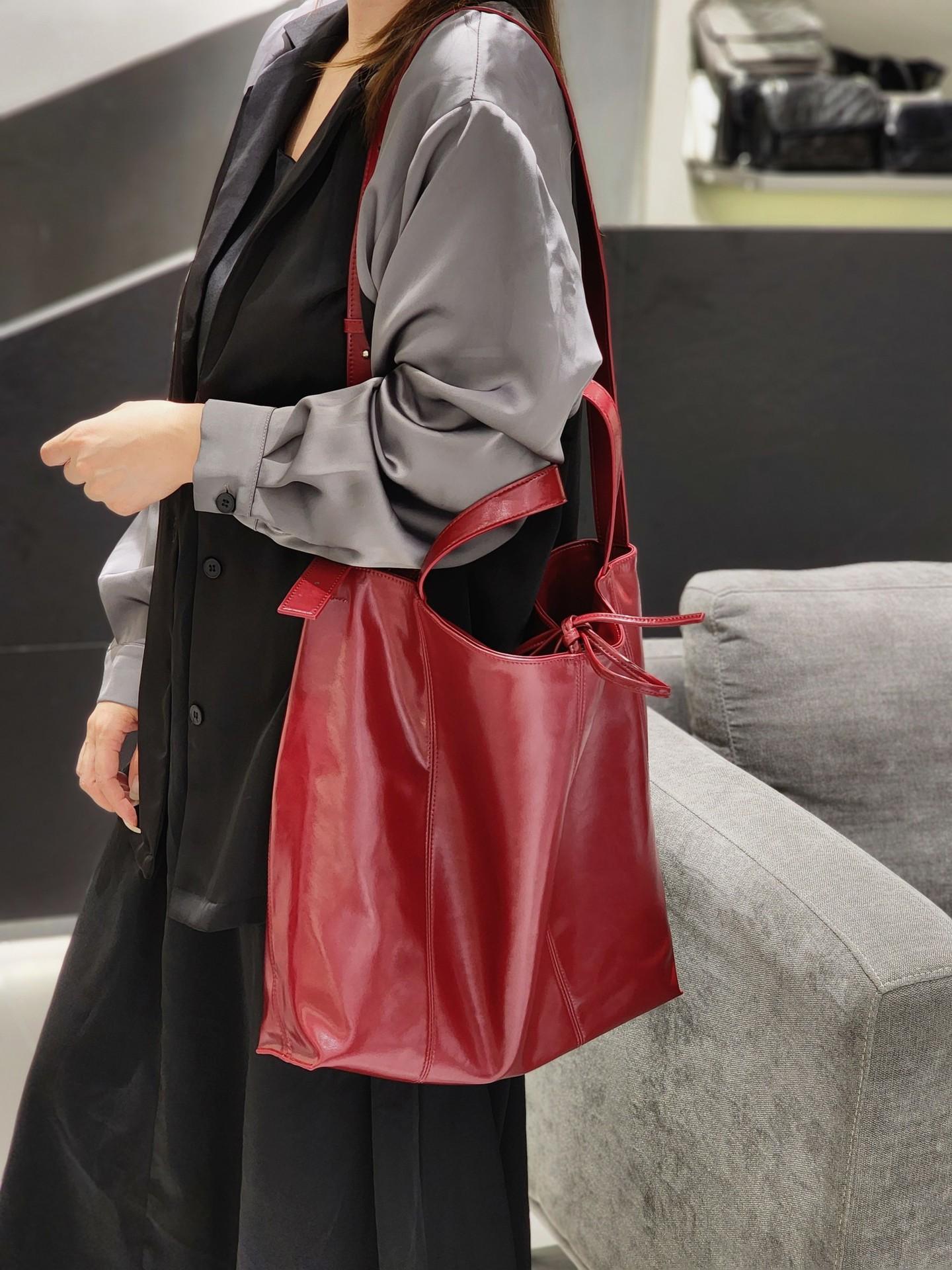 

B-grid японская и корейская модная крутая сумка-тоут в ленивом стиле из натуральной кожи с высококачественным ощущением большой вместимости и ощущением расслабления для мягких поездок на работу 35x10x35cm кислотные зеленого