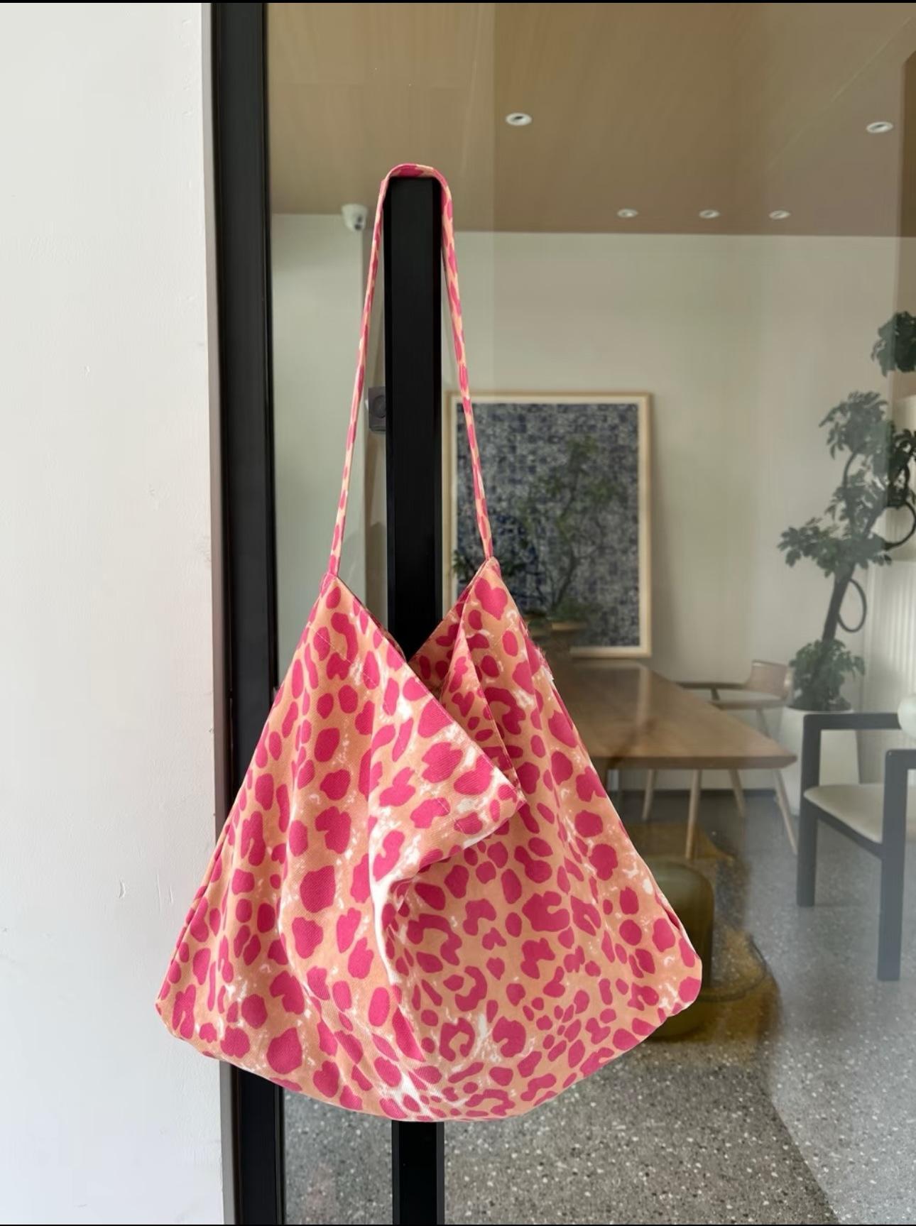 Pink large-capacity leopard print canvas bag women s 2026 new lazy wind commuter tote bag fashionable shoulder messenger bag