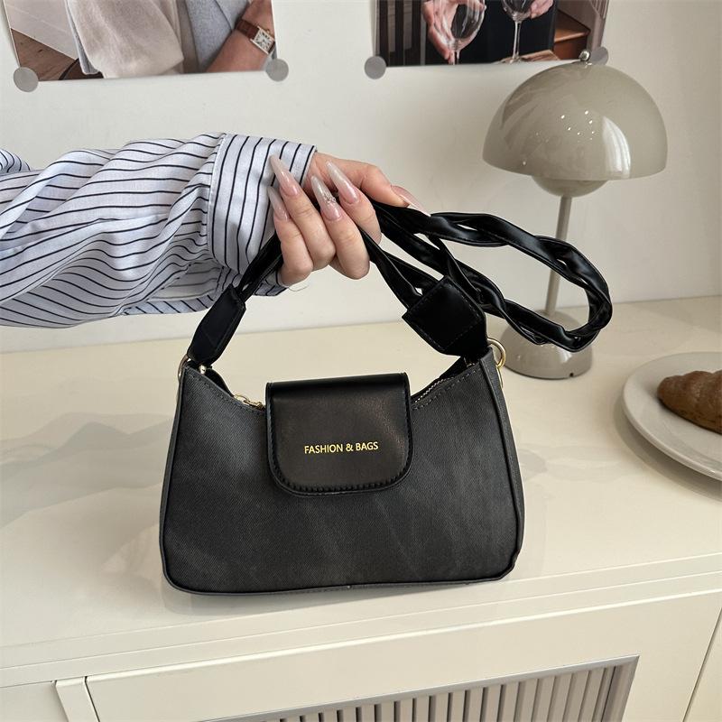 

Niche fashion trend contrasting color high-end shoulder bag women s spring new commuting shopping light messenger bag чорний