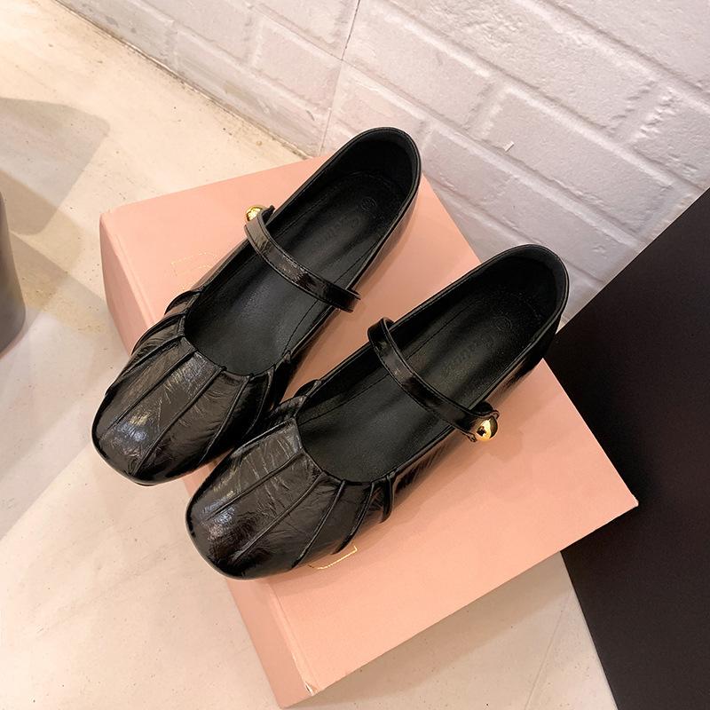 

Temperament advanced sense pleated shallow mouth single shoes women s 2025 new autumn old thick heel Mary Jane shoes sheepskin version~ 40 чёрный
