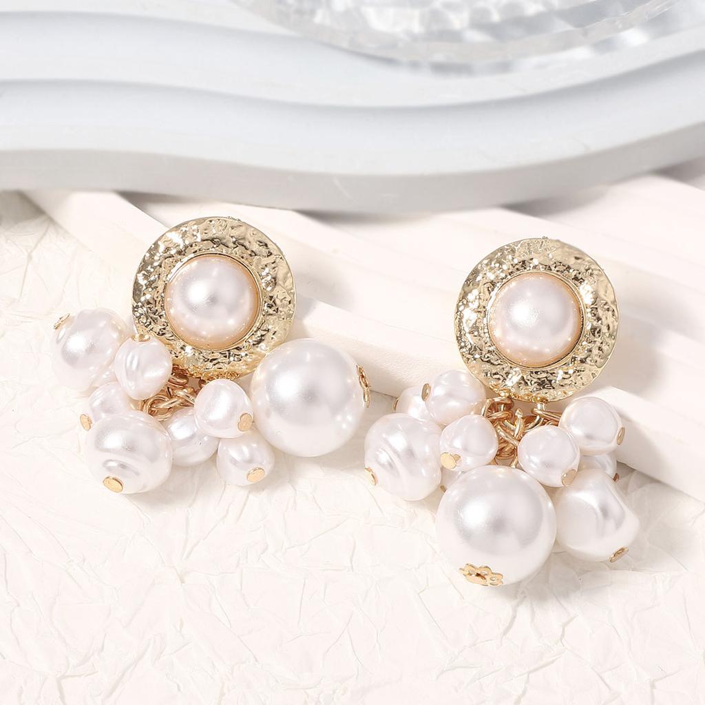 The same temperament, simple and niche design, irregular size, imitation pearl tassel earrings, fashionable women's model