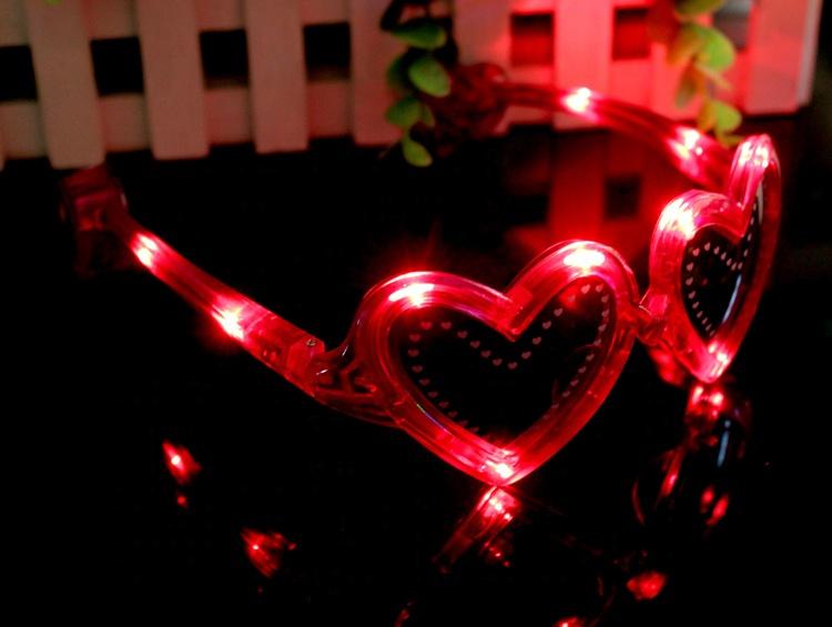 Factory Direct Valentine Glow Eyewear Heart Led Heart Glasses Wedding Favors Glowing Party Decorations