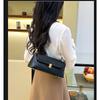 High-end Bag, Western Style Texture, Fashion Retro Baguette Underarm Bag, All-match One-shoulder Messenger Bag Trend