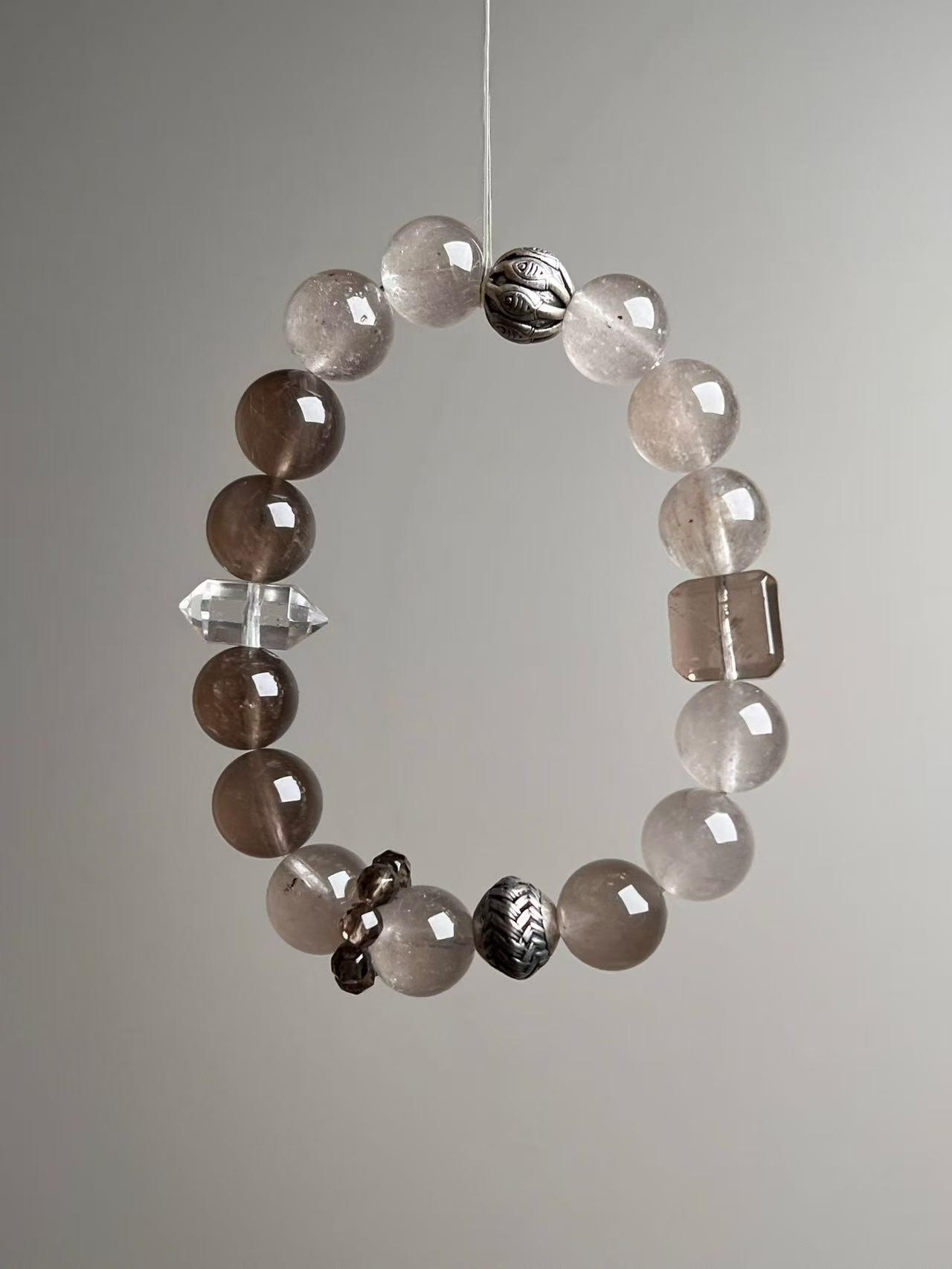 

Парный браслет из серого кроличьего меха и кристалла дымчатого кварца – Унисекс, ретро-стиль