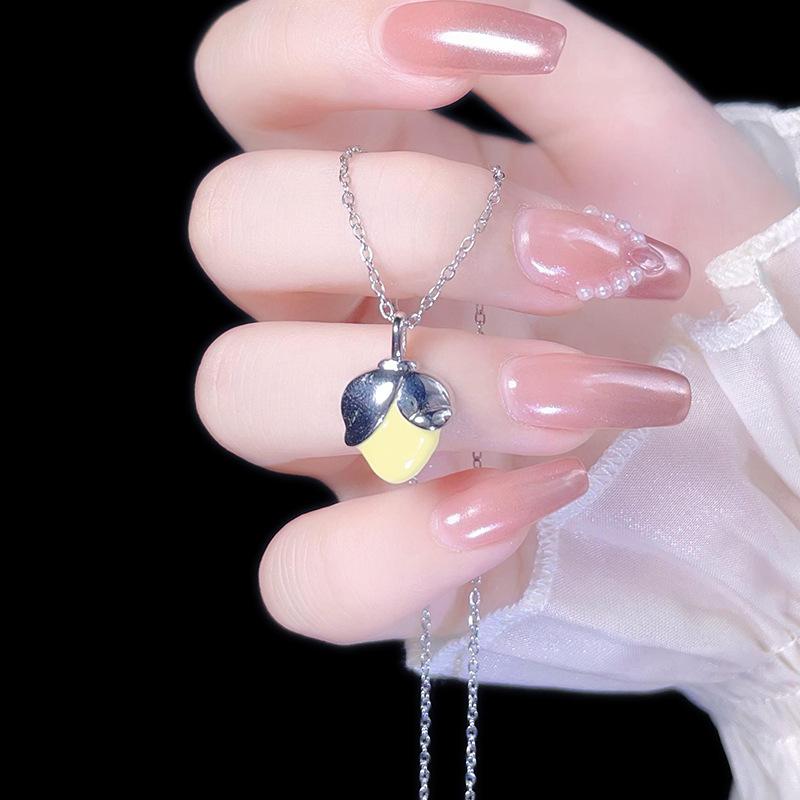 Original One Leaf Knows Autumn Series Corn Pendant Necklace Female Niche Design Sense Fashion Commuter Stainless Steel Clavicle Chain