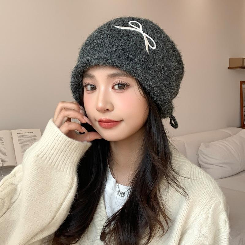 

Сладкая и милая вязаная шапка с вышивкой в виде банта, осенне-зимняя универсальная теплая шапка, защита от холода на открытом воздухе, защита ушей, шерстяная шапка One Size
