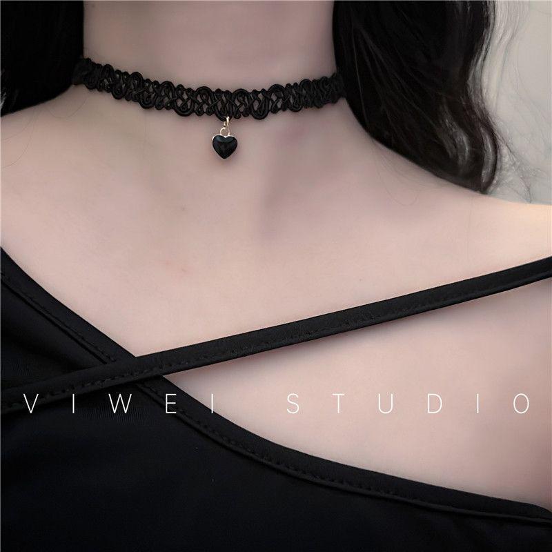 Korean Pearl Necklace: High-End Silver Clavicle Chain with Niche Design, Perfect for Light Luxury and Sweater Pendants.