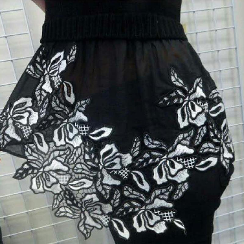 Water soluble lace, three-dimensional hollow, skirt flower, heavy industry yarn-dyed, apricot white two-color.