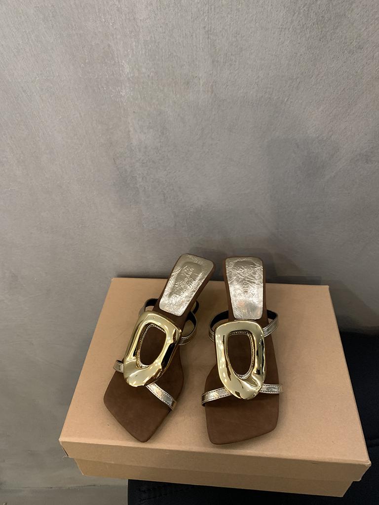 Niche high-heeled silver cool slippers fashionable outer wear 2025 new summer French temperament wedge heel with skirt sandals