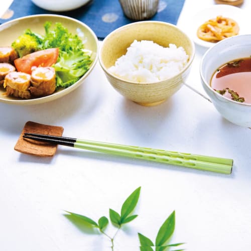 Made In Our Own Factory In Obama, Fukui Prefecture [Chopsticks Factory]. Dishwasher-safe, Easy-to-hold Wooden Chopsticks In Traditional Japanese Color