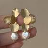 Retro Deformation Flower Earrings for Women Fashion Flat Imitation Pearl Drop Earrings Party European Jewelry Accessories