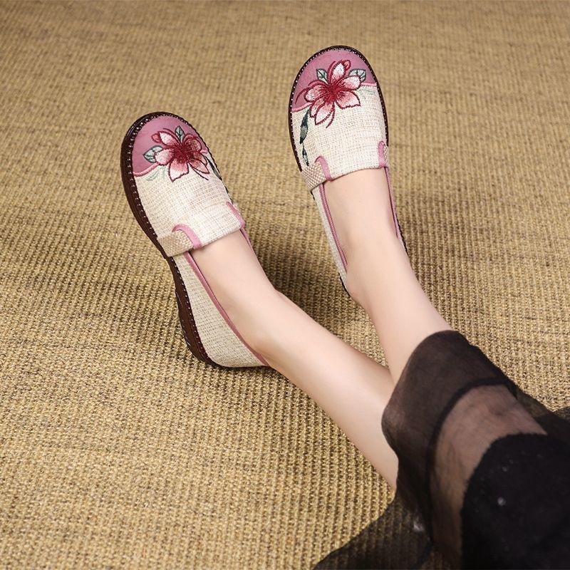 Beijing Cloth Shoes Mother Flat Single Shoes Comfortable Soft Sole Non-slip Embroidered Shoes 2025 Summer and Autumn New