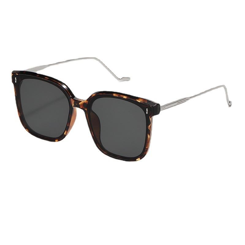 Women With Sunglasses, The Blogger Recommends Uv-Proof Square Large-Frame Metal Leg Sunglasses.