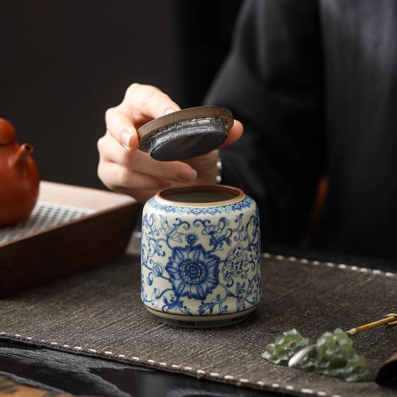 Creative Blue and White Porcelain Sealed Tea Canister Bamboo Lid Vintage Ceramic Coffee Bean Candy Storage Jar Food Container