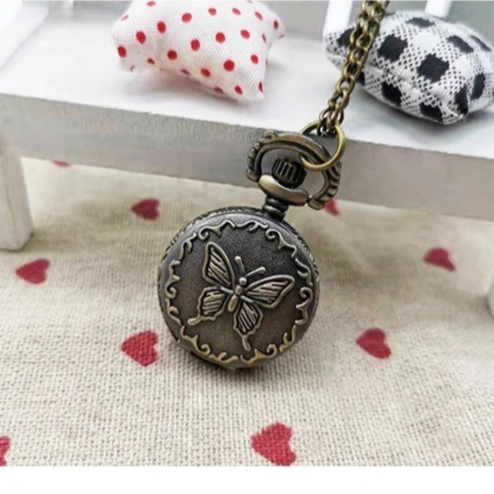 Creative Retro Flip Pocket Watch Personalized Three-dimensional Engraved Vintage Necklace Watch for Boys and Girls Commemorative Quartz Watch