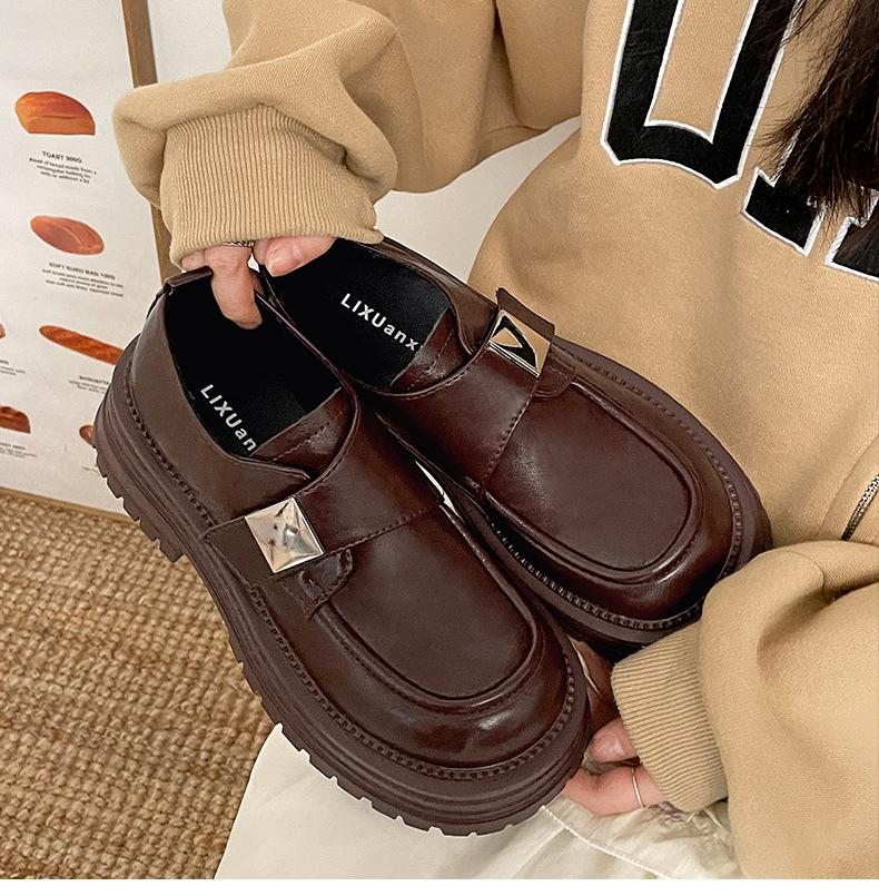 

Туфли женские кожаные на платформе с липучкой черного цвета в стиле ретро 2025 года, универсальные, увеличивающие рост, с круглым носком, однотонные туфли Мэри Джейн 40 коричневый