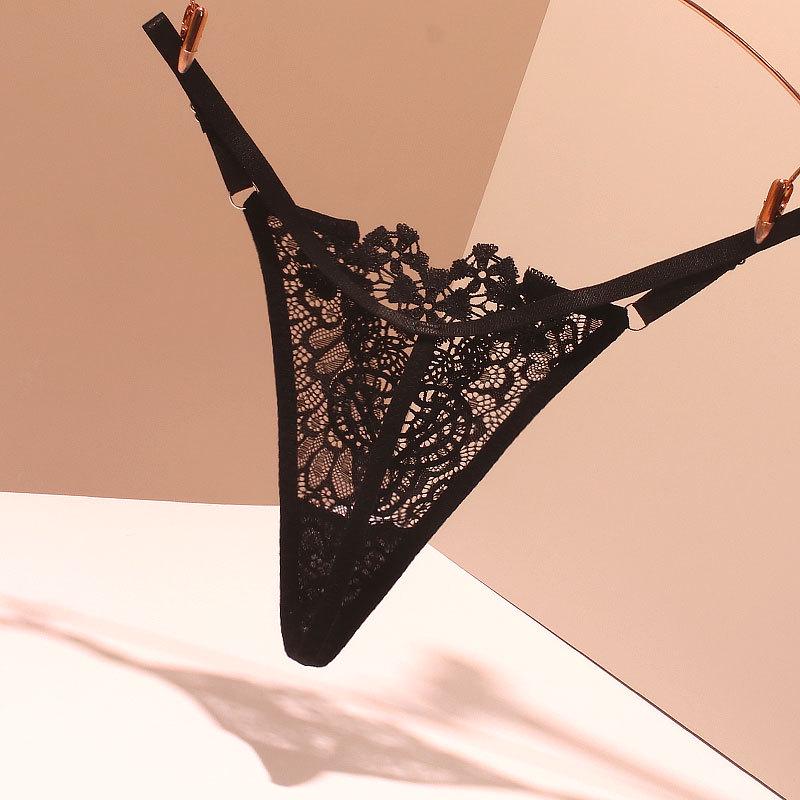 Verstellbarer bestickter String mit dünnen Trägern