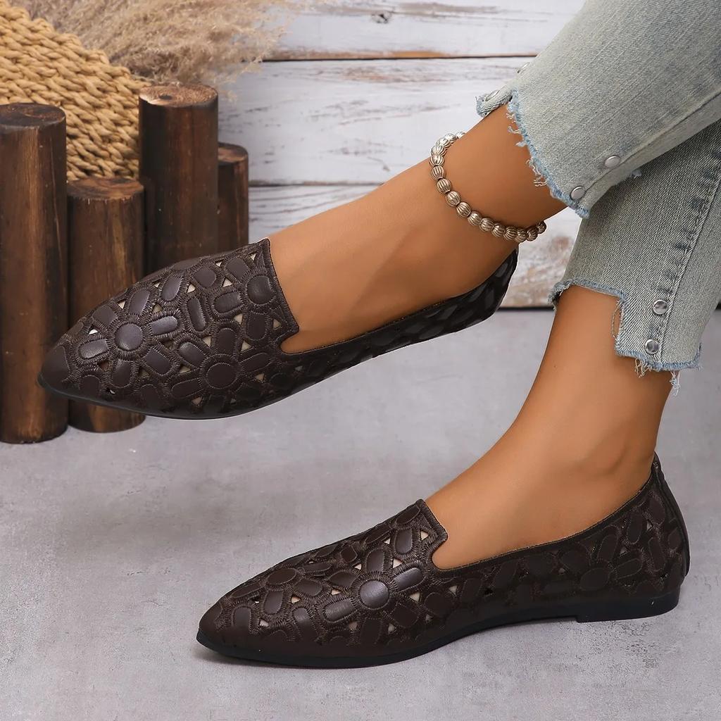 Fashion Shoes for Women Embroidery Breathable Square Heel Loafers Slip on Pointed Toe Leather Single Shoes Elegant Party Pumps
