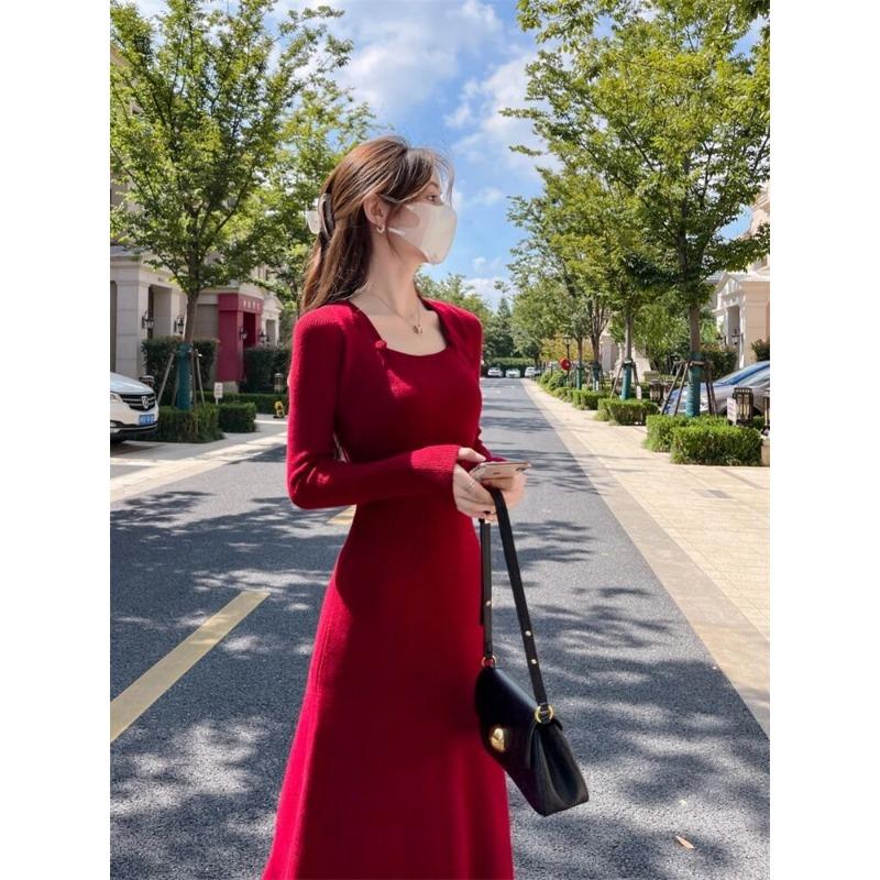 

Red square-necked knitted dress for women s autumn and winter with long toasts, bridal birthday temperament, socialite dress S красный